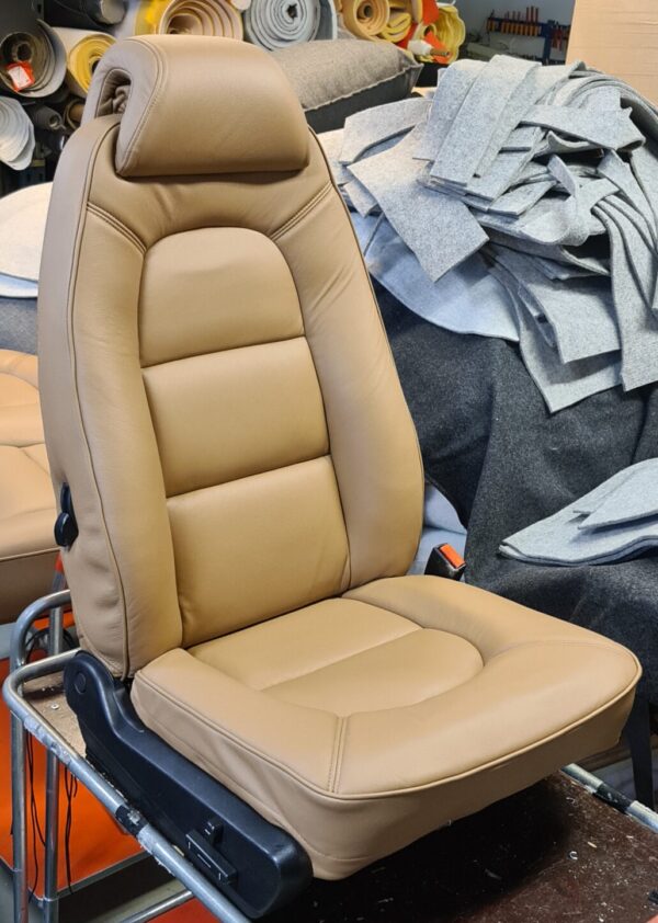 New seat cover for og SAAB 900 CV