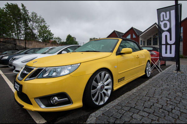 SAAB 9-3 convertible with 11-spoke turbine floating center cap in 20x8.5 inches, Honeycomb Grille Kit with the all new front spoiler for Saab 9-3 Griffin / Nevs